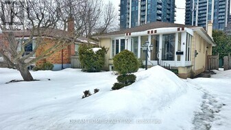 6 Clementine Square in Toronto, ON - Building Photo