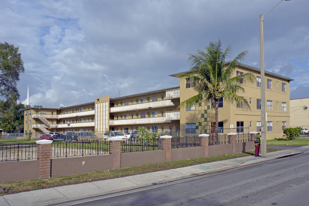 1310 NW 22nd Ave in Miami, FL - Foto de edificio