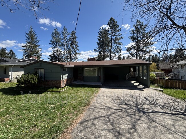 property at 7 Monte Rd