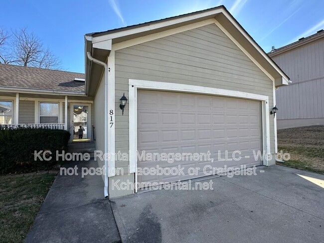 817 NE Independence Ct in Lee's Summit, MO - Building Photo - Building Photo