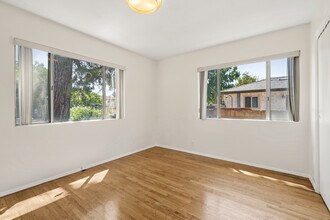 327 N Avon St in Burbank, CA - Building Photo - Building Photo