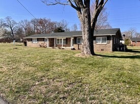 925 Southgate Dr in Cookeville, TN - Building Photo
