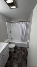 60 Greentree Ln, Unit 2 in Weymouth, MA - Building Photo - Building Photo