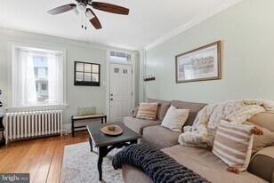 405 Leverington Ave in Philadelphia, PA - Building Photo