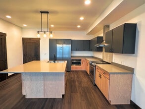 501 W Center St in Kalispell, MT - Foto de edificio - Building Photo