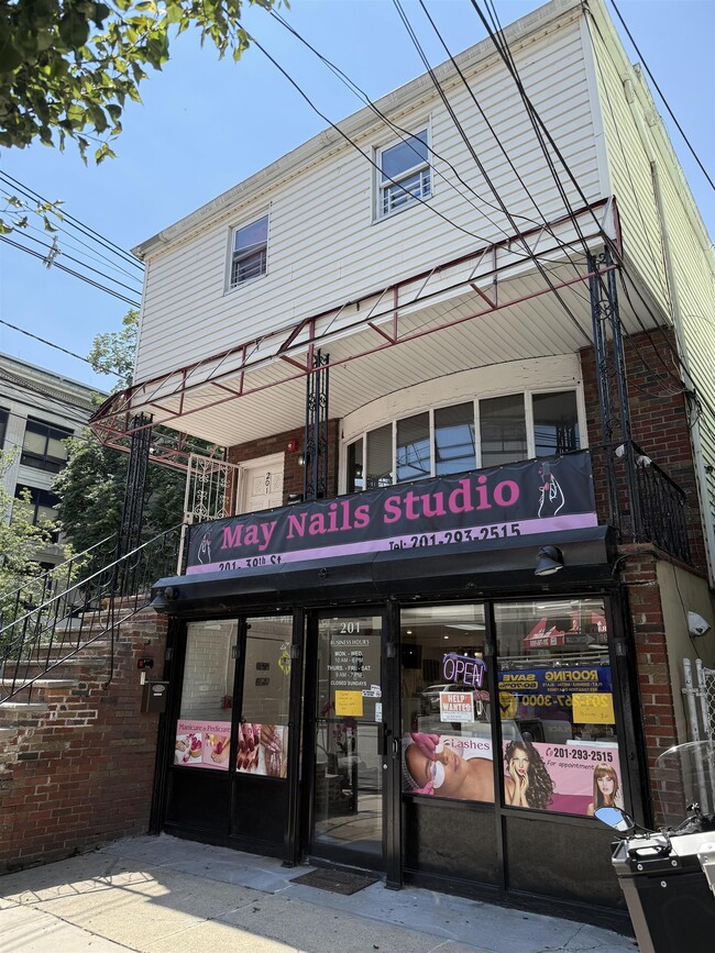 property at 201 39th St