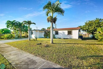 3613 SW 1st St in Fort Lauderdale, FL - Foto de edificio - Building Photo