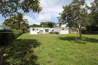 2558 Lorraine Ct in West Palm Beach, FL - Building Photo - Building Photo