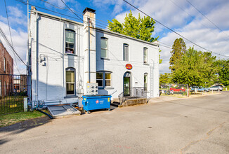 134 NW E St in Grants Pass, OR - Building Photo - Building Photo