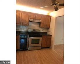 32 Scherer Ct in Trenton, NJ - Foto de edificio - Building Photo