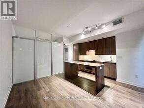 426 University Ave in Toronto, ON - Building Photo - Building Photo