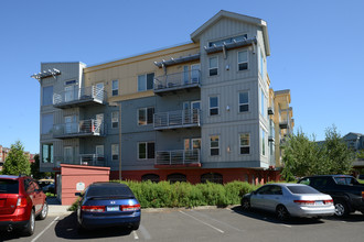 North Harbour Vista Apartment Homes in Portland, OR - Building Photo - Building Photo