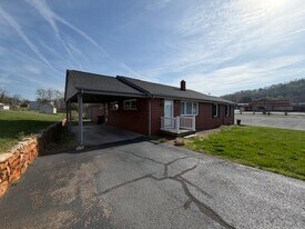 145 Center St in Rocky Mount, VA - Building Photo