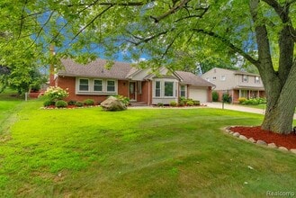 36939 Heatherton Dr in Farmington, MI - Building Photo - Building Photo
