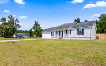 106 Constitution Ave in Jacksonville, NC - Building Photo - Building Photo