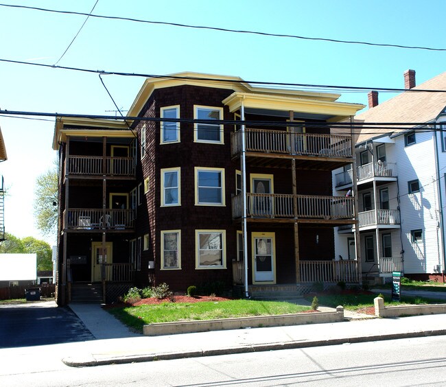 434 Rathbun St in Woonsocket, RI - Building Photo - Building Photo