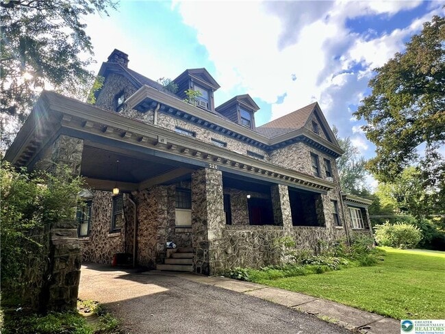 property at 226 N 13th St