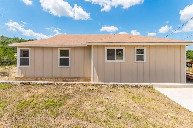 21316 Crestmont in Spicewood, TX - Building Photo - Building Photo