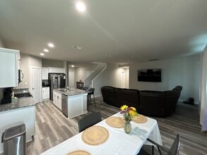 6215 Liam St in Odessa, TX - Foto de edificio - Building Photo