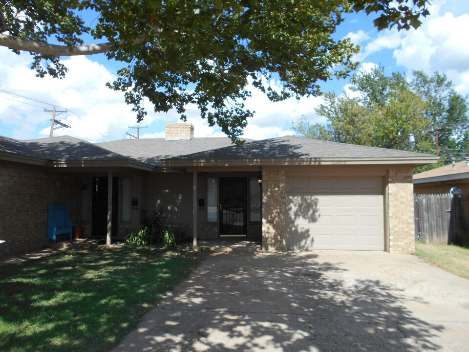 7001 Geneva Ave in Lubbock, TX - Foto de edificio