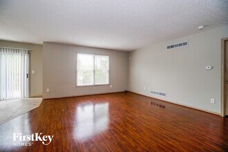 5911 Epernay Way in Galloway, OH - Foto de edificio - Building Photo