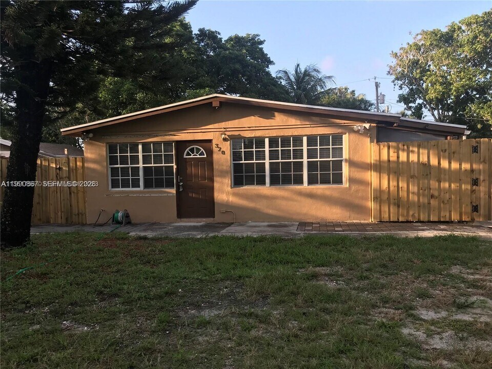 320 Ipswich St in Boca Raton, FL - Building Photo