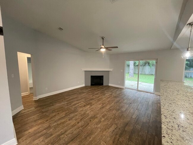 8808 Cagle Dr in Navarre, FL - Building Photo - Building Photo