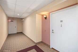 24055 Paseo Del Lago W, Unit 863 in Laguna Woods, CA - Building Photo - Building Photo