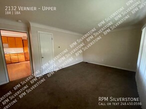 2132 Vernier Rd-Unit -Upper in Grosse Pointe Woods, MI - Building Photo - Building Photo
