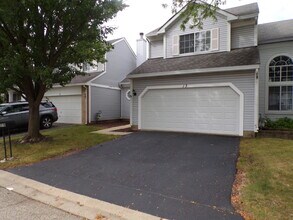 13 Redbud Ct in Lake In The Hills, IL - Building Photo - Building Photo