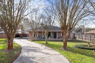 222 Cool Cove in Montgomery, TX - Building Photo - Building Photo