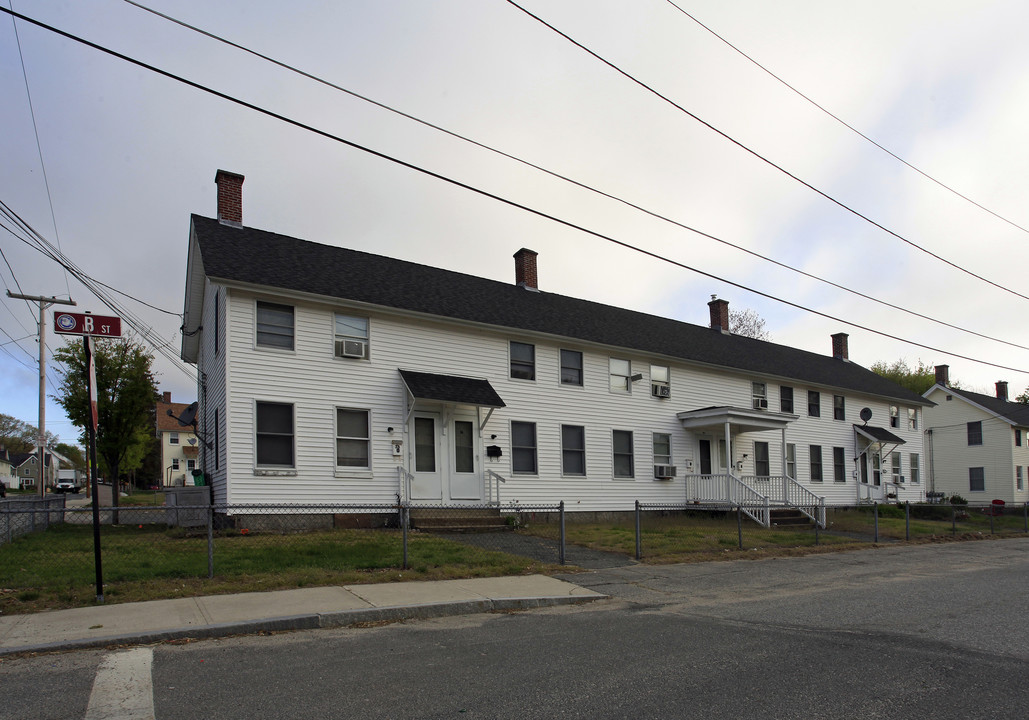 26-36 B St in Whitinsville, MA - Foto de edificio