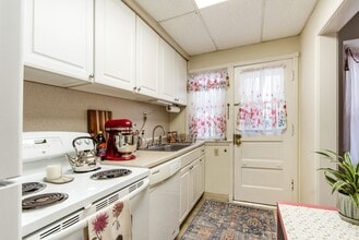 1939 Northwest Blvd, Unit 1939 in Upper Arlington, OH - Building Photo - Building Photo