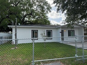 4801 NW 31st Ct in Miami, FL - Building Photo - Building Photo