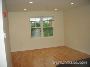26 New Derby St in Salem, MA - Building Photo - Building Photo