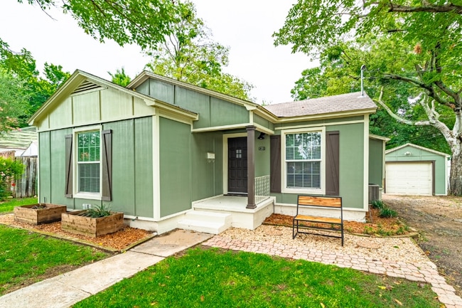 1201 W Alan Ave in Carrollton, TX - Building Photo - Building Photo