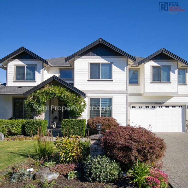 17103 138th Ave E in Puyallup, WA - Building Photo