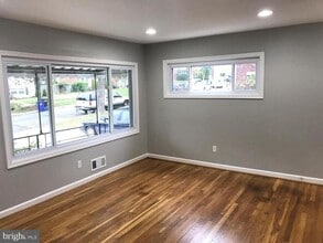 12707 Robindale Dr in Rockville, MD - Building Photo - Building Photo
