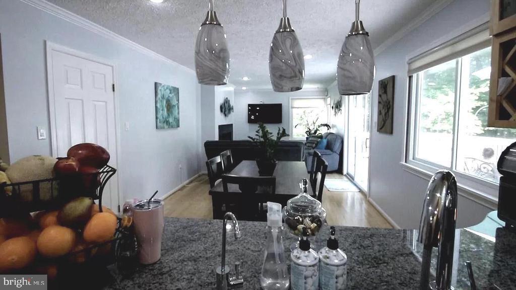 11120 Lake Breeze Dr in North Potomac, MD - Building Photo