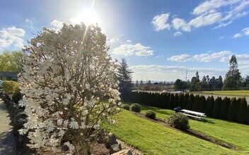 11240 SW Barbur Blvd, Unit 27 in Portland, OR - Foto de edificio - Building Photo