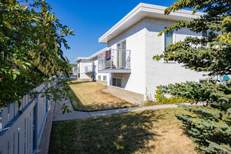 4503 75 St NW in Calgary, AB - Building Photo - Building Photo