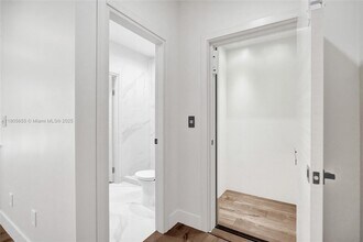 21382 Marina Cove Cir in Aventura, FL - Building Photo - Building Photo