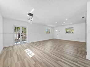 139 NE 17th St in Homestead, FL - Building Photo - Building Photo