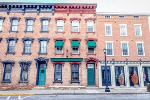 258 Warren St in Hudson, NY - Building Photo