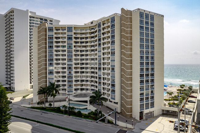 Parker Dorado Condominiums in Hallandale Beach, FL - Building Photo - Building Photo