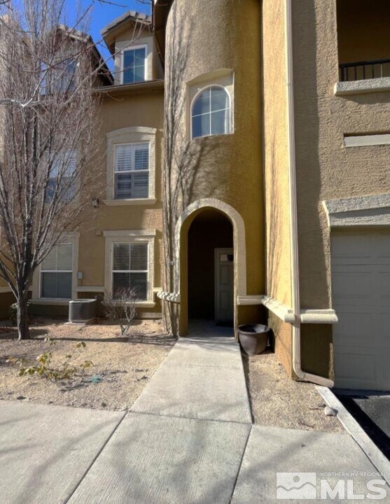 1325 S Meadows Pkwy in Reno, NV - Building Photo