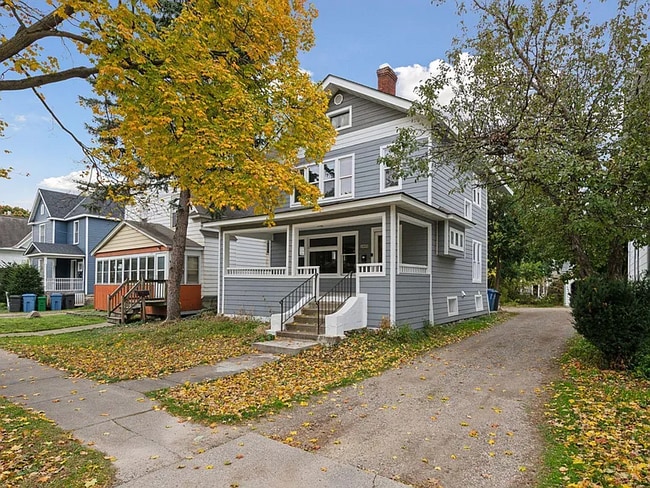 property at 1085 16th Ave SE