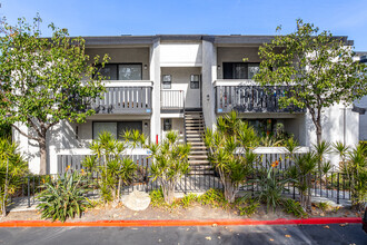 Hazelridge in Anaheim, CA - Building Photo - Building Photo