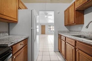 2424 NW 39th Way, Unit 202 in Fort Lauderdale, FL - Building Photo