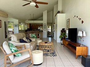 7007 Hawaii Kai Dr, Unit L21 in Honolulu, HI - Foto de edificio - Building Photo